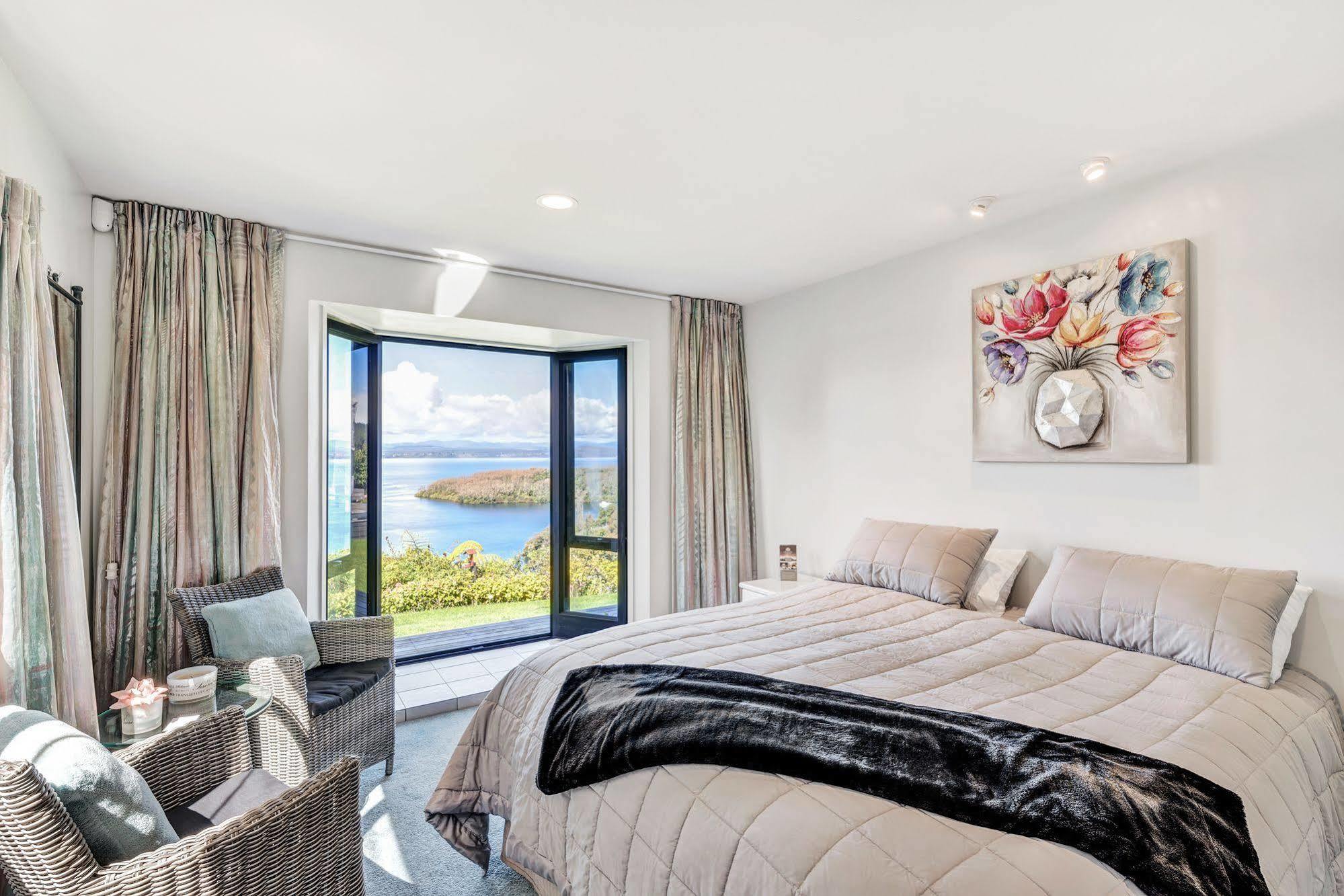 Serenity On Wakeman Taupo Exterior photo