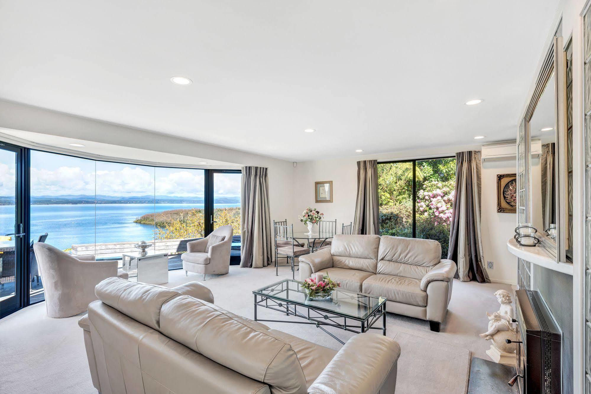 Serenity On Wakeman Taupo Exterior photo